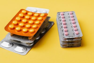 Canicule et médicaments : ce que recommande vraiment l’ANSM pour vos traitements pendant la vague de chaleur